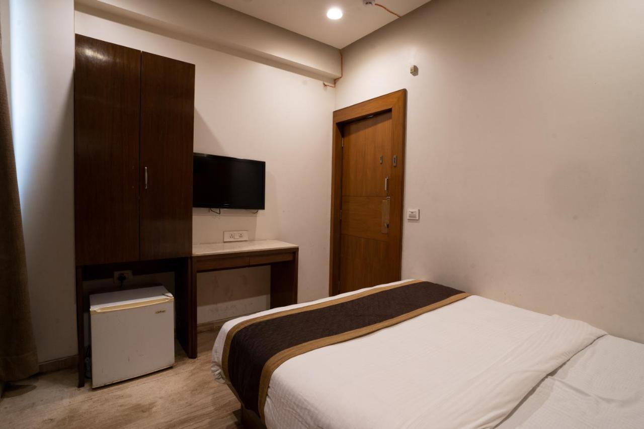 Hotel Kyra Airport Ahmedabad Esterno foto