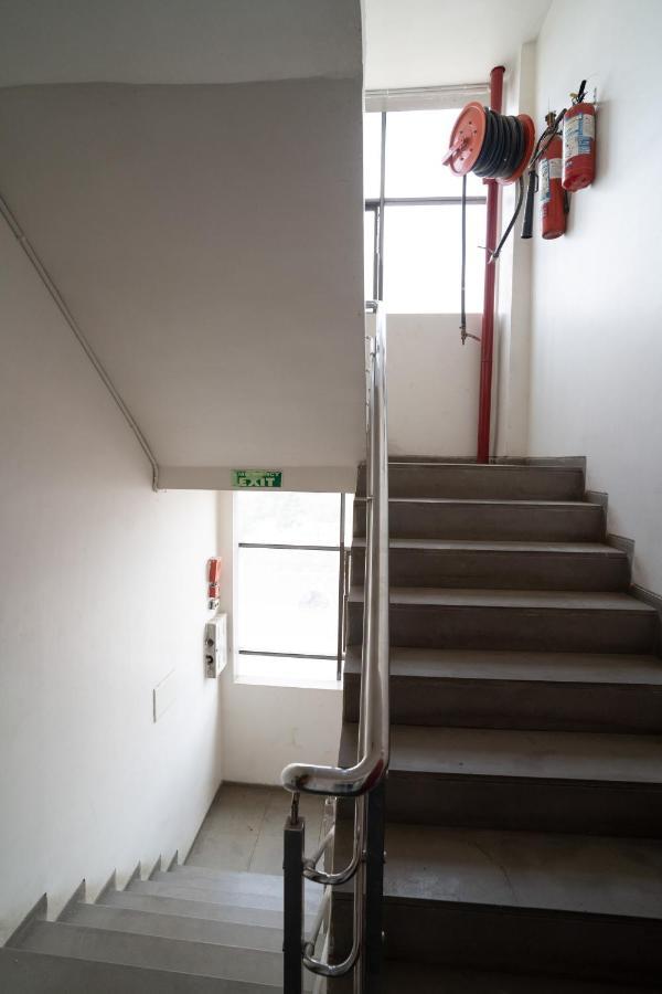 Hotel Kyra Airport Ahmedabad Esterno foto