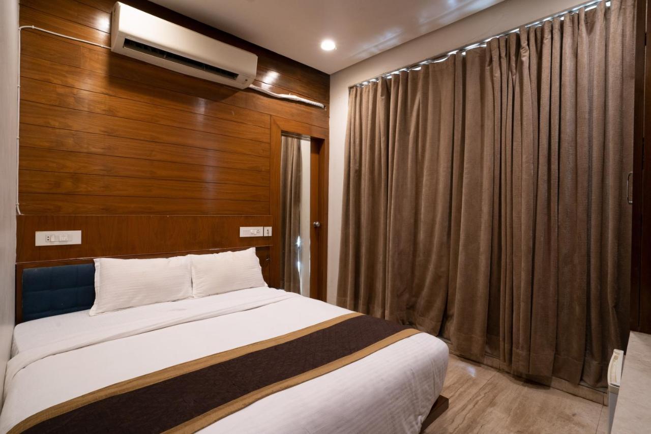 Hotel Kyra Airport Ahmedabad Esterno foto