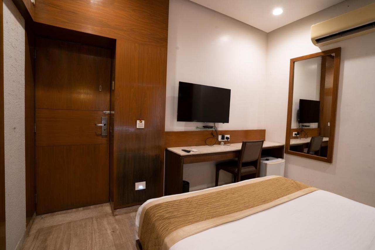 Hotel Kyra Airport Ahmedabad Esterno foto