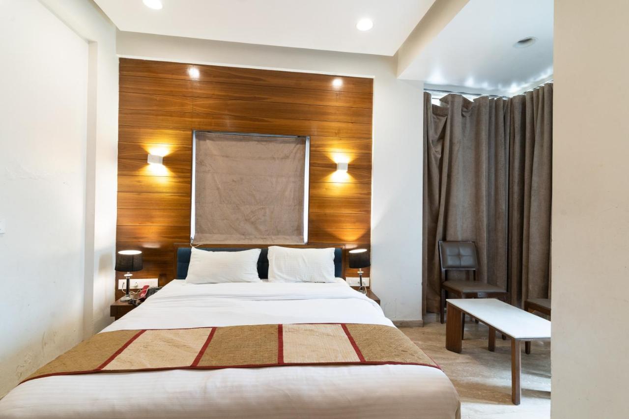 Hotel Kyra Airport Ahmedabad Esterno foto