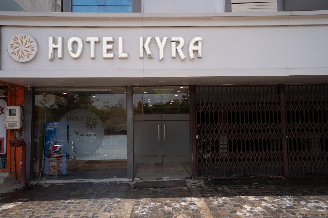 Hotel Kyra Airport Ahmedabad Esterno foto