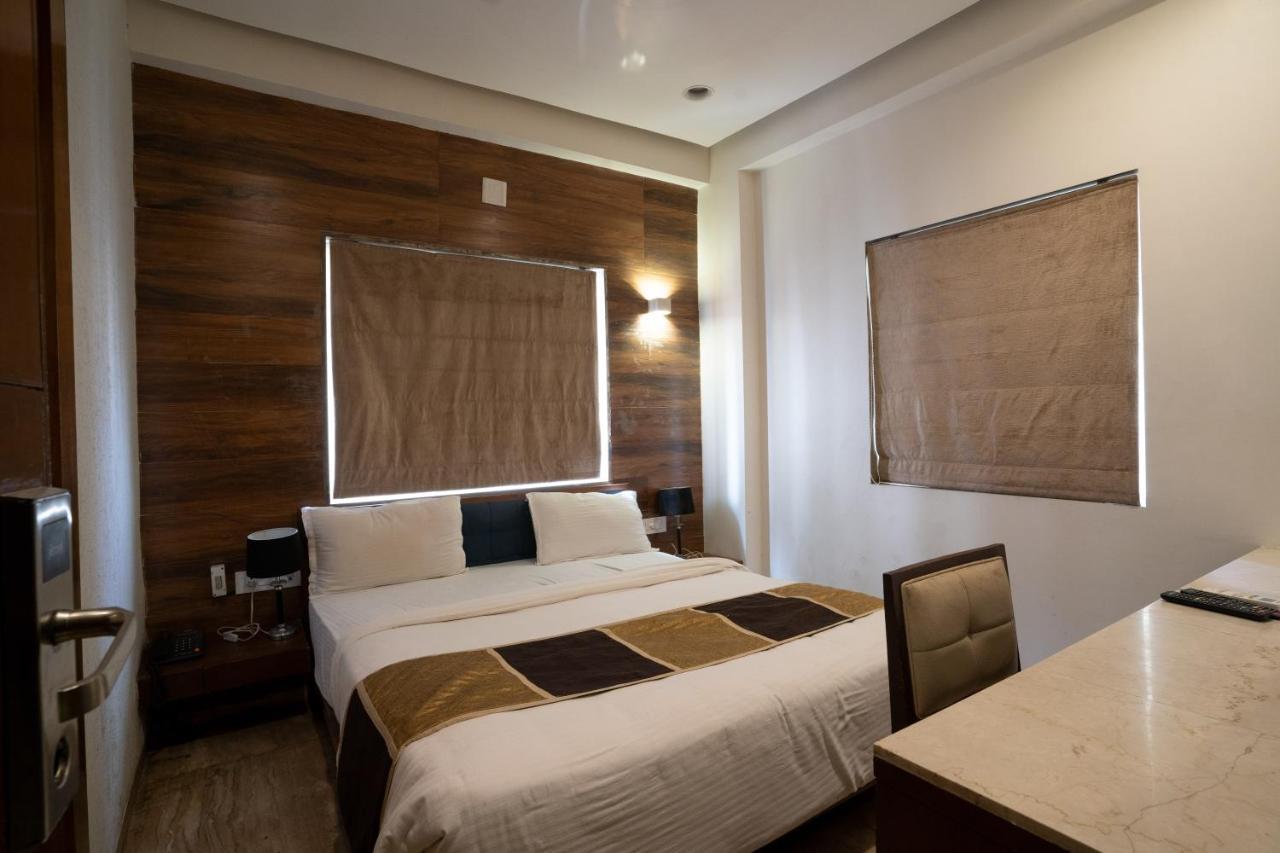 Hotel Kyra Airport Ahmedabad Esterno foto