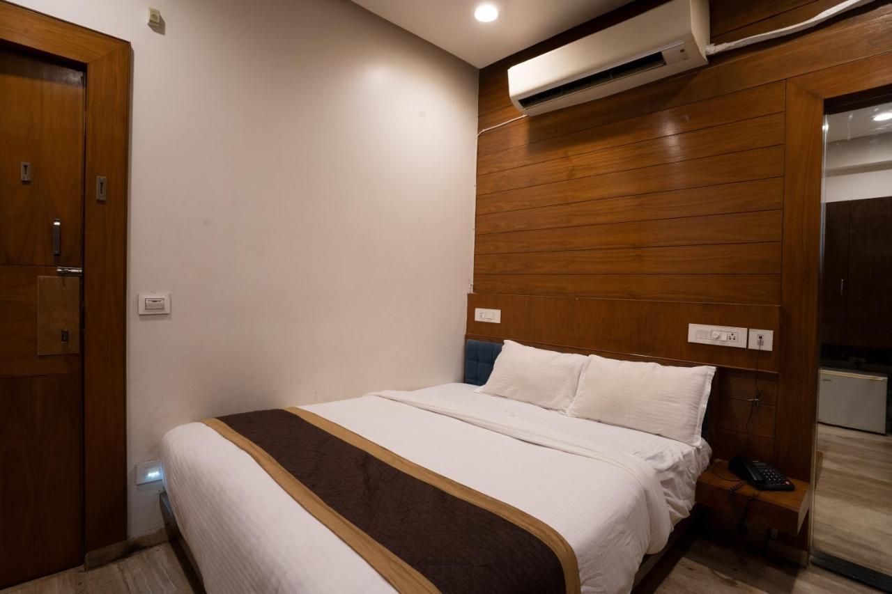 Hotel Kyra Airport Ahmedabad Esterno foto