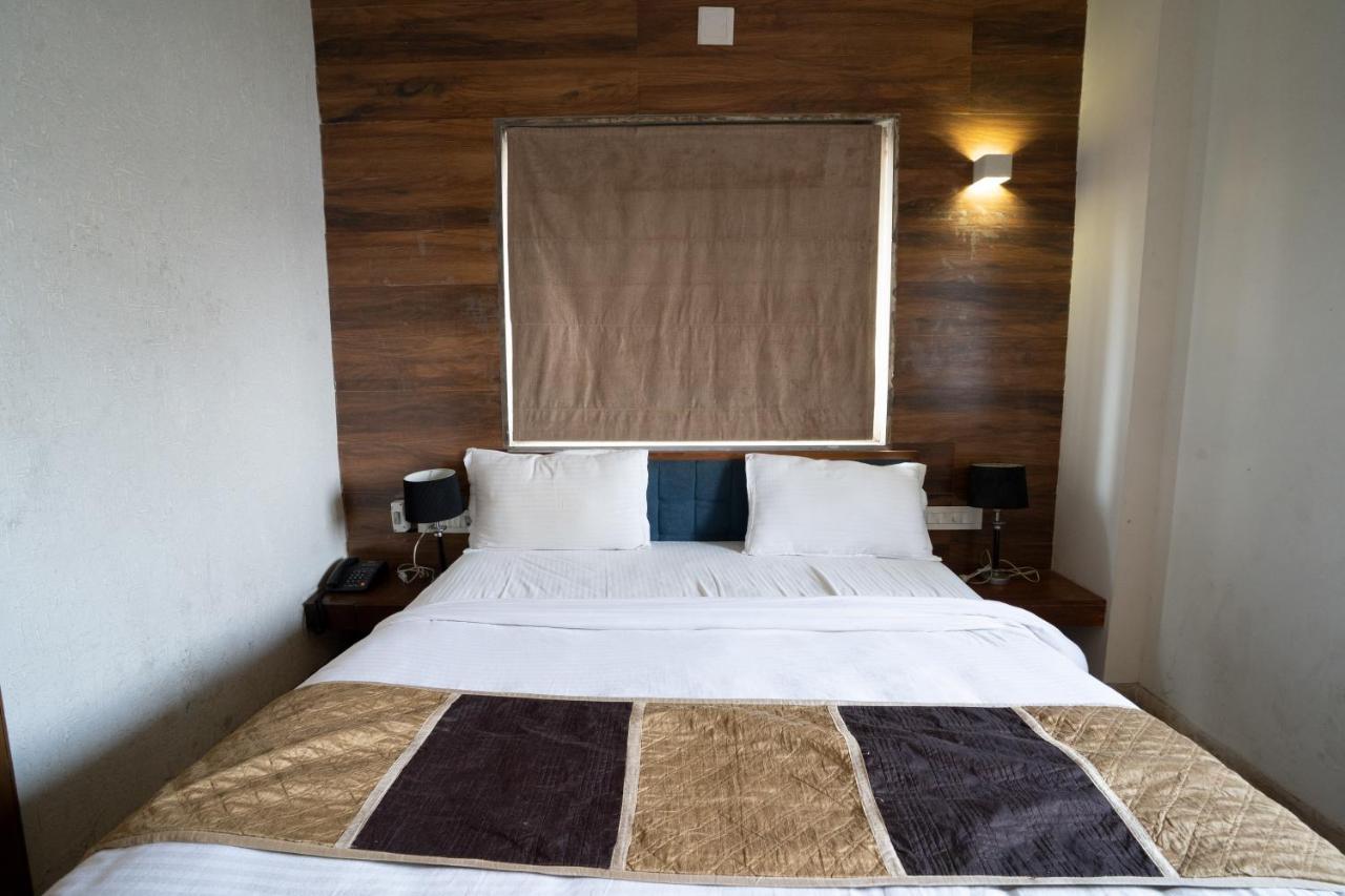 Hotel Kyra Airport Ahmedabad Esterno foto