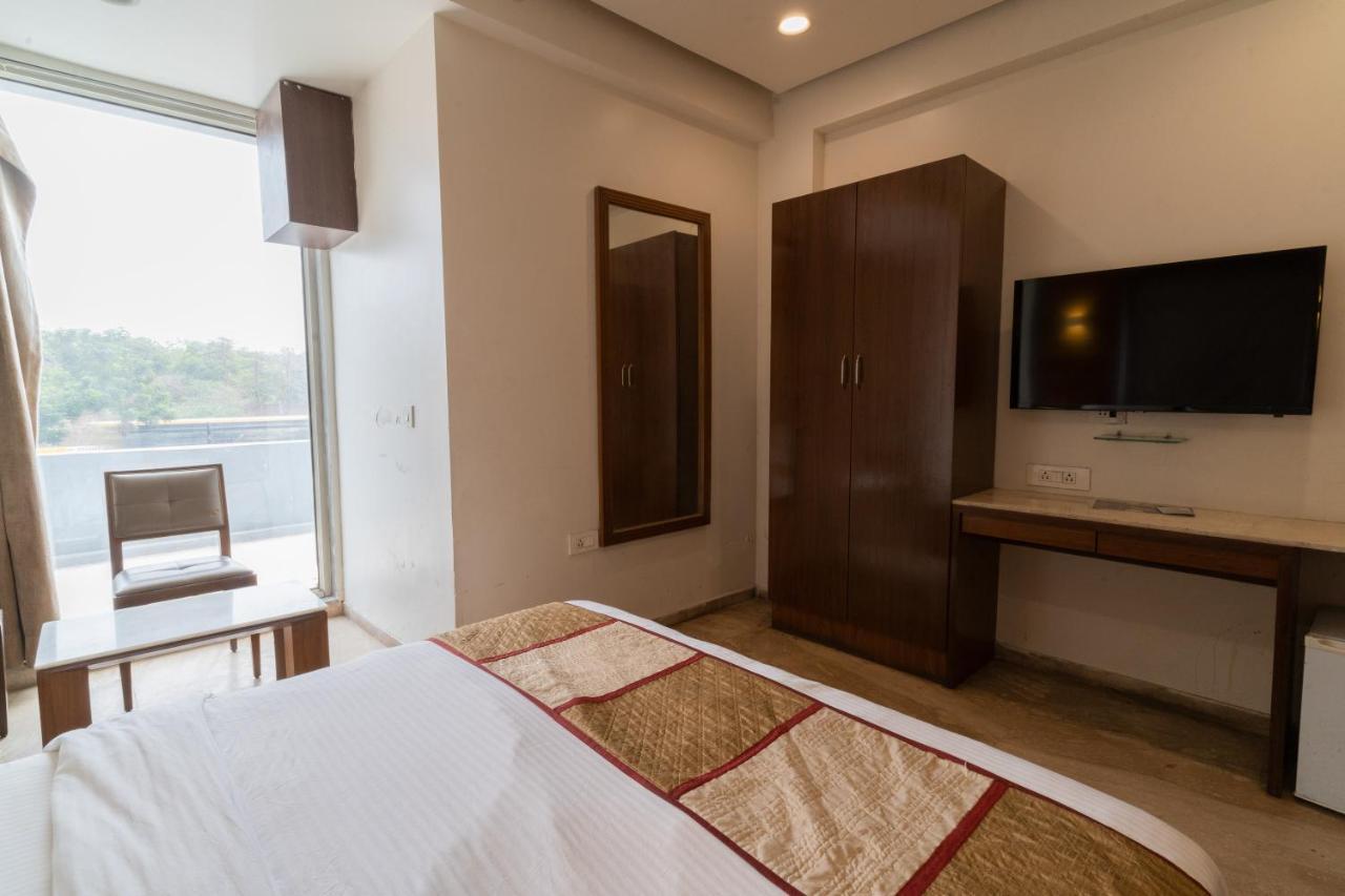 Hotel Kyra Airport Ahmedabad Esterno foto