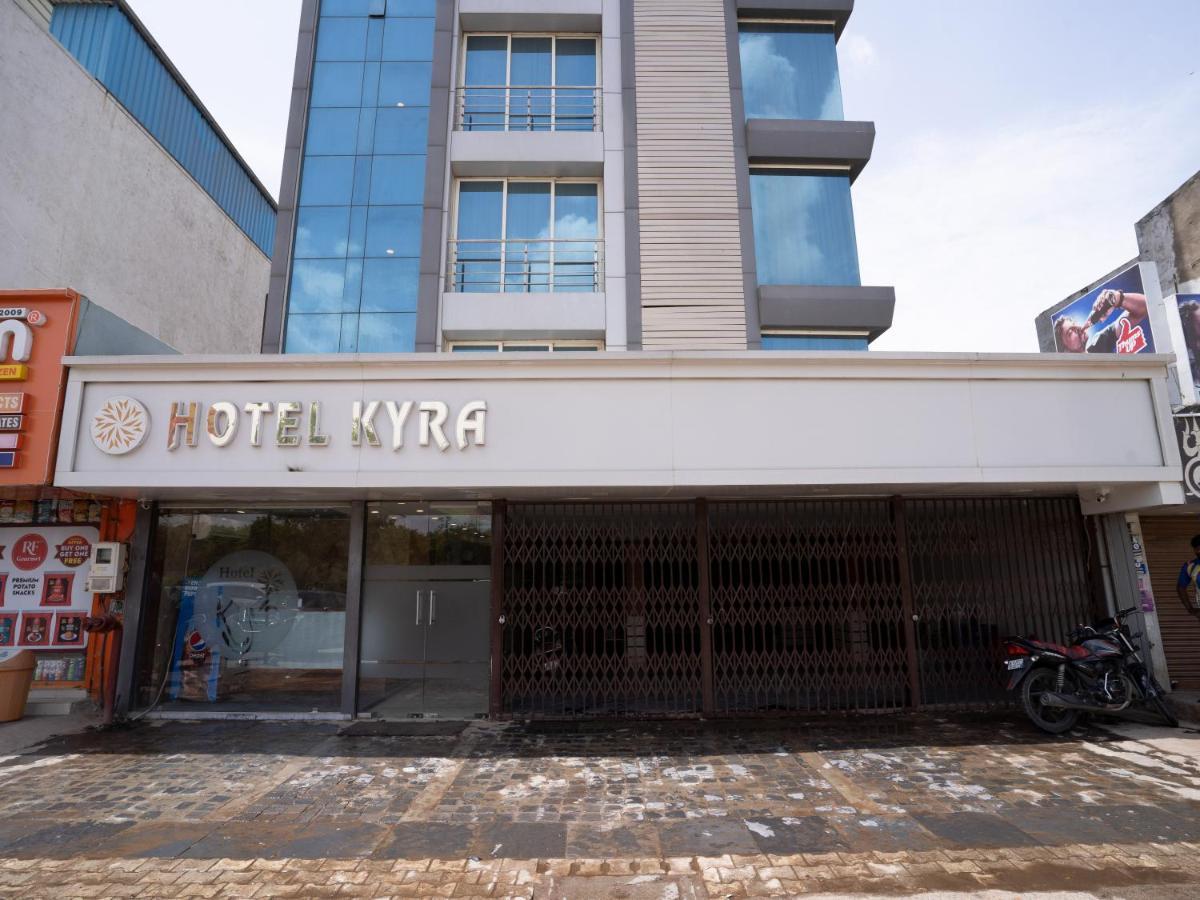 Hotel Kyra Airport Ahmedabad Esterno foto